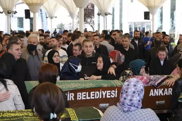 Motosikletle kaza yapan evli çift bariyerin altından sürüklenerek şarampole yuvarlandı