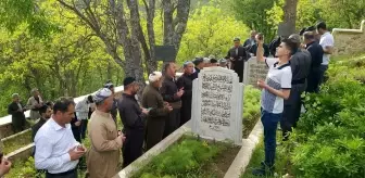 Seyyit Taha-i Hakkari türbesi vatandaşların akınına uğradı