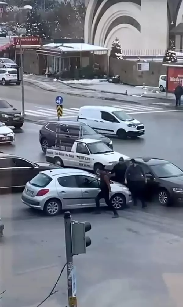 Trafikte kendisini uyaran sürücüye çekiçle saldıran sanığa 11,5 yıl hapis