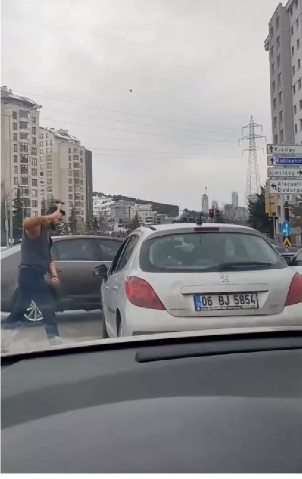 Trafikte kendisini uyaran sürücüye çekiçle saldıran sanığa 11,5 yıl hapis