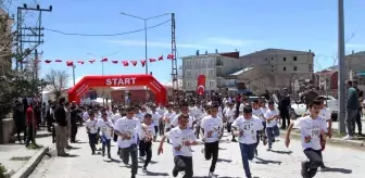 Başkale'de 'Okullar Arası Kros Yarışması' düzenlendi