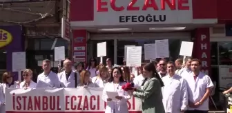Eczacılar, Çapa Tıp Fakültesi'nin Önünden Seslendi: 'Artık Dayanacak Gücümüz Kalmadı, Bıçak Kemiğe Dayandı'