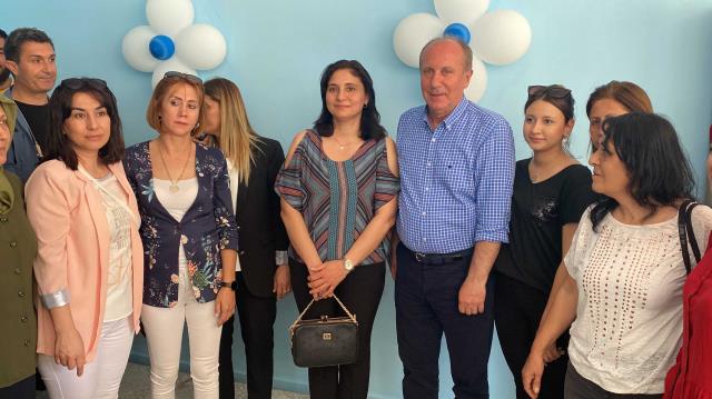 Sinirlerine hakim olamayan Muharrem İnce, partisinden kovacağı tek grubu söyledi Sinirlerine hakim olamayan Muharrem İnce, partisinden kovacağı tek grubu söyledi