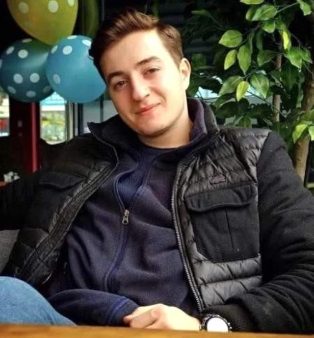 Şüpheli aracı kovalarken tıra çarptılar! Polis memurunun şehit olduğu kaza anı kamerada Şüpheli aracı kovalarken tıra çarptılar! Polis memurunun şehit olduğu kaza anı kamerada