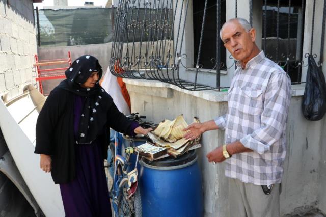 Adana'da DEAŞ sempatizanları bir ailenin evine saldırdı: Önce kurşunladılar sonra yaktılar Adana'da DEAŞ sempatizanları bir ailenin evine saldırdı: Önce kurşunladılar sonra yaktılar