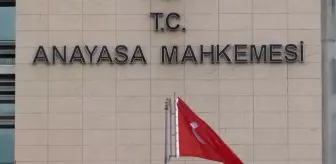 Aym; 'Hırsız, Katil, Defol Akp' Pankartı Nedeniyle 'Başbakana Hakaret' Suçundan Ceza Verilemeyeceğini Bildirdi