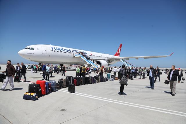 Açılışını Cumhurbaşkanı Erdoğan yapacak! Rize-Artvin Havalimanı'na ilk uçak indi