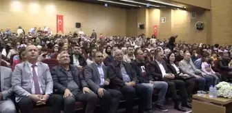 Farklı okullardaki öğrencilerden oluşan çocuk korosu seyirciyle buluştu