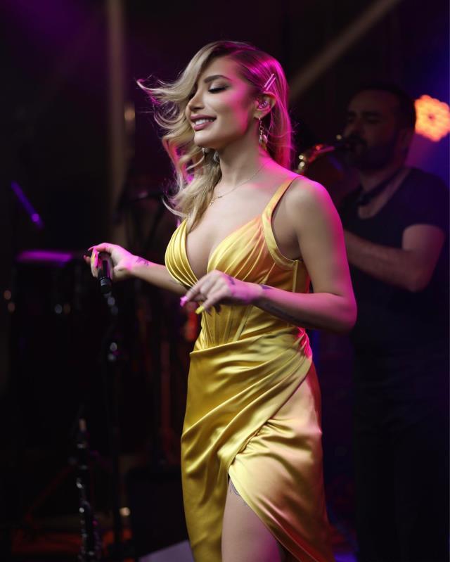 İki kez ihanete uğrayan İrem Derici, cesur sahne kıyafetiyle Cem Belevi'ye adeta nispet yaptı