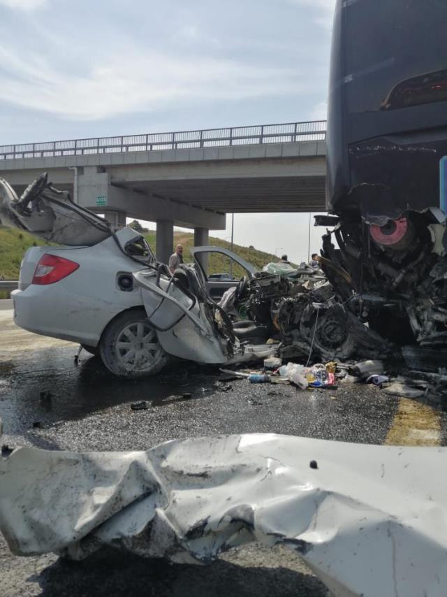 Kuzey Marmara Otoyolu'nda feci kaza: Anne öldü, baba ve oğlu ağır yaralı