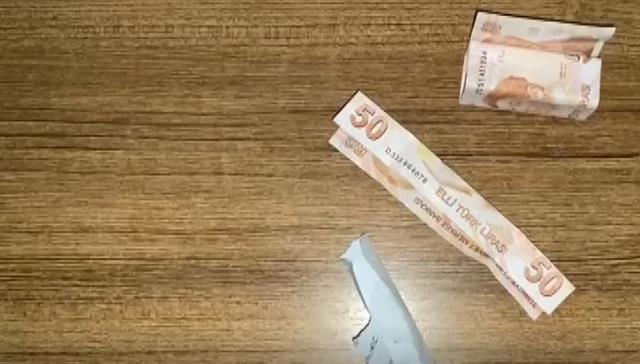 Şeytanın bile aklına gelmez! Uyuşturucuları 50 liralık 2 banknotun arasına saklamış