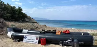 Çeşme'de 27 düzensiz göçmen, 4 kaçakçı yakalandı