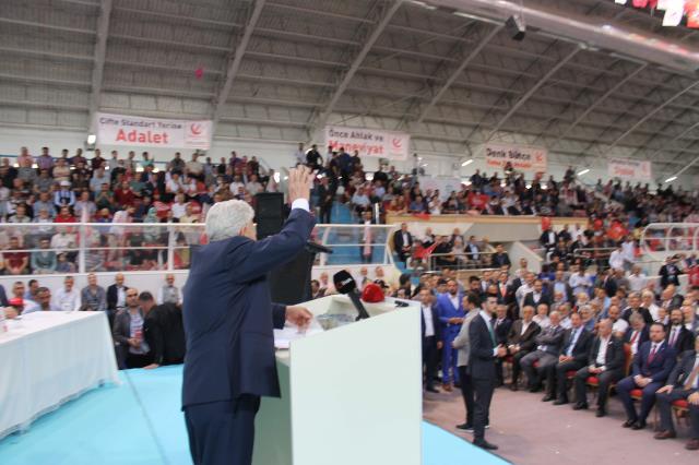 Fatih Erbakan'ın da katıldığı kongrede il başkanı 'Oyumuz yüzde 13.4' dedi, salon yıkıldı Fatih Erbakan'ın da katıldığı kongrede il başkanı 'Oyumuz yüzde 13.4' dedi, salon yıkıldı