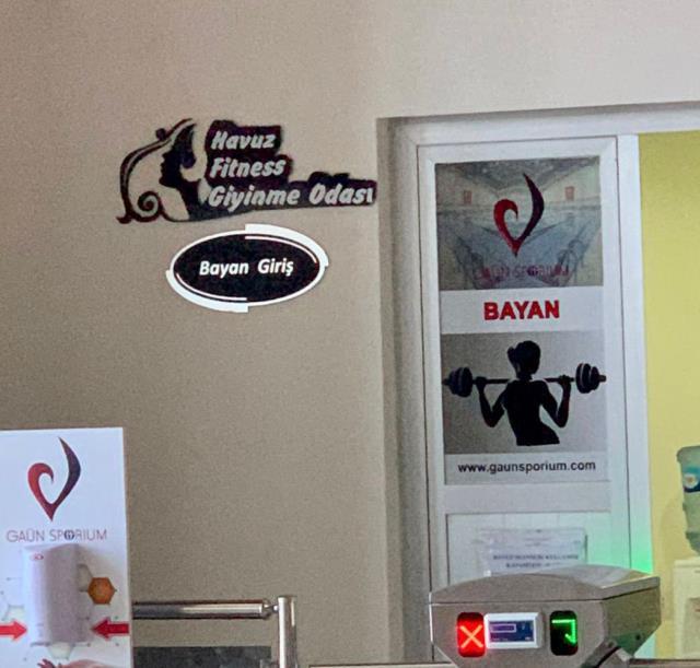 Gaziantep Üniversitesi'nde 'soyunma odası' yazısı 'giyinme odası' olarak değiştirildi! Karara sosyal medyada tepki gösterildi