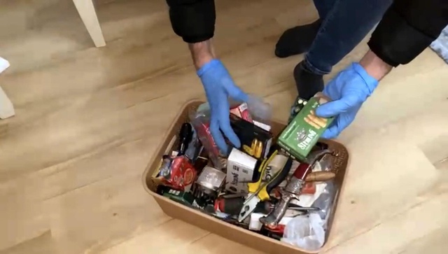 Titiz çalışma baskınla bitti! Cephanelik gibi evden uçaksavar mermisi bile çıktı Titiz çalışma baskınla bitti! Cephanelik gibi evden uçaksavar mermisi bile çıktı