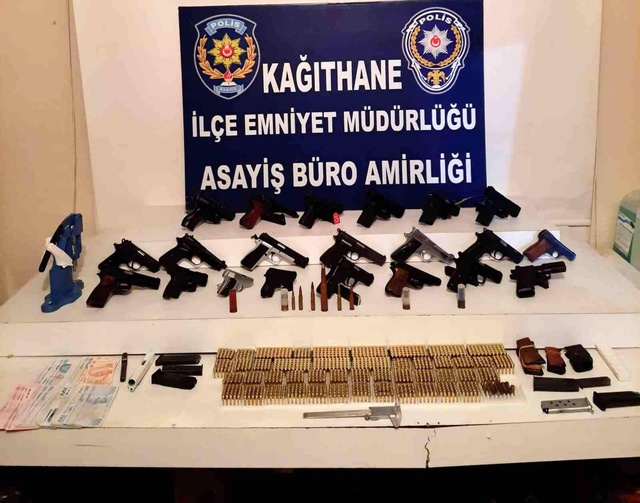 Titiz çalışma baskınla bitti! Cephanelik gibi evden uçaksavar mermisi bile çıktı Titiz çalışma baskınla bitti! Cephanelik gibi evden uçaksavar mermisi bile çıktı
