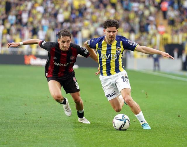 Kadıköy'e sessiz veda! Fenerbahçe, Şampiyonlar Ligi'ni garantileyemedi Kadıköy'e sessiz veda! Fenerbahçe, Şampiyonlar Ligi'ni garantileyemedi
