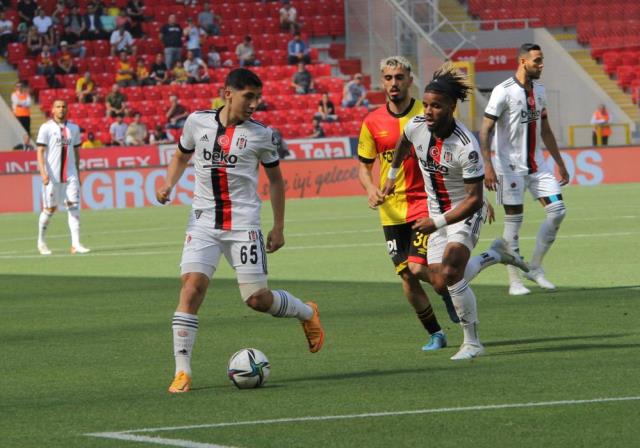 Kırmızı kartlar havada uçuştu! Beşiktaş, İzmir'de sürprize izin vermedi Kırmızı kartlar havada uçuştu! Beşiktaş, İzmir'de sürprize izin vermedi