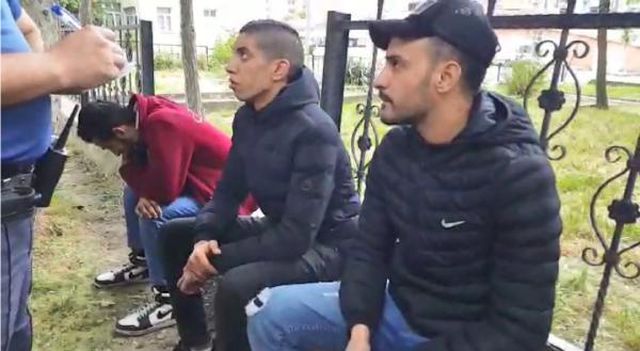 OTOBÜSÜN 1 METREKARELİK DOLABINDAN 3 KAÇAK GÖÇMEN ÇIKTI
