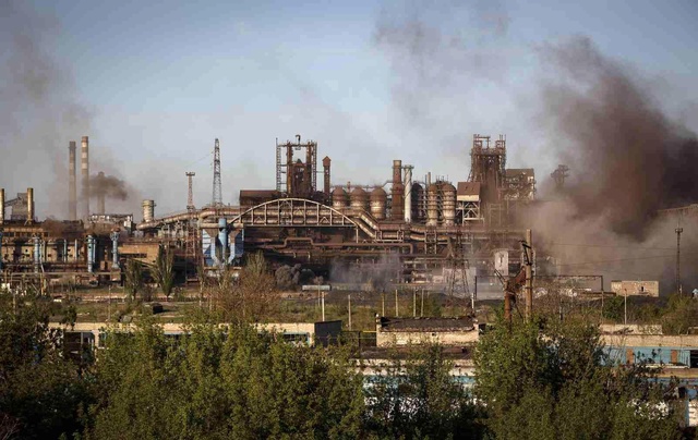 Rusya'nın Azovstal fabrikasına fosfor bombası ile saldırı düzenlediği iddia edildi
