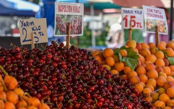 Pazar tezgahlarındaki etikette 'küçük yazı' ve 'yarım kilo' aldatmacası