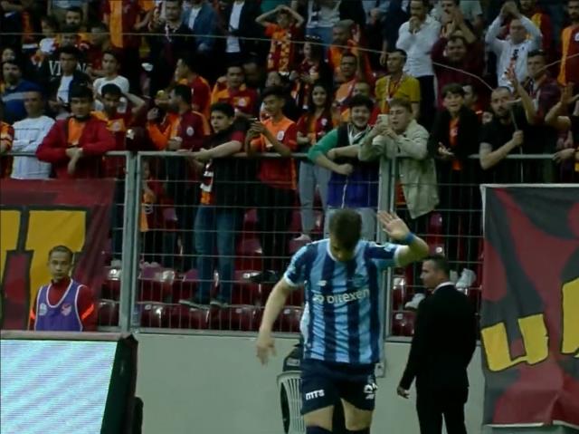 Yeni sezonda formasını giyeceği Galatasaray'a gol attı, sevinmedi! Tribünde kıyamet koptu