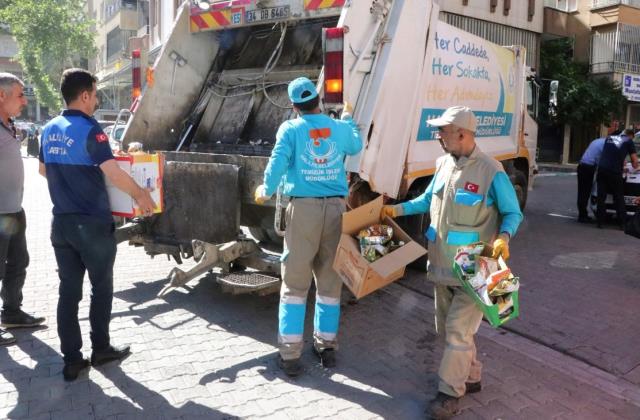 Yere dökülen isotları yeniden satışa sunan esnafın dükkanında tarihi geçmiş 4 bin 120 ürün bulundu