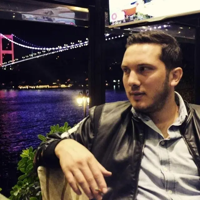 Yolda yürüyen bekçiyi ve amcasını vurdu ardından intihar etti