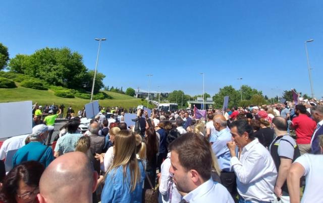 Canan Kaftancıoğlu ve CHP heyeti, Atatürk Havalimanı'nda! Polis girişlere izin vermedi, ortalık bir anda karıştı