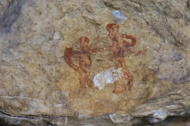 Çoban keçi ararken milattan önceki yazılı tasvirleri buldu, herkes bölgeye akın etti Çoban keçi ararken milattan önceki yazılı tasvirleri buldu, herkes bölgeye akın etti