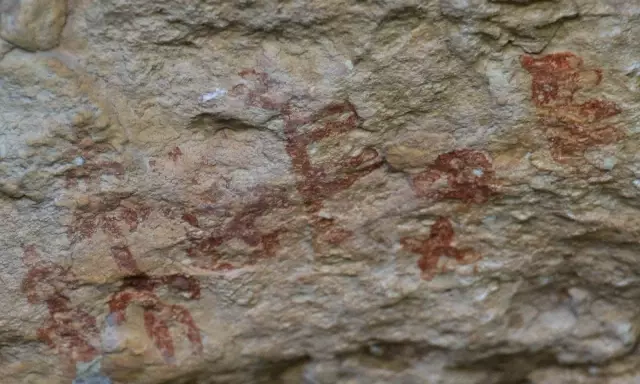 Çoban keçi ararken milattan önceki yazılı tasvirleri buldu, herkes bölgeye akın etti Çoban keçi ararken milattan önceki yazılı tasvirleri buldu, herkes bölgeye akın etti
