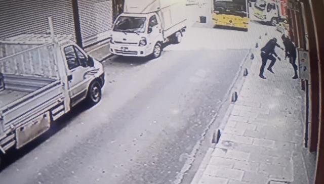 İstanbul Kağıthane'de para mevzusu için kuzenini ayağından vurup, yoluna devam etti İstanbul Kağıthane'de para mevzusu için kuzenini ayağından vurup, yoluna devam etti