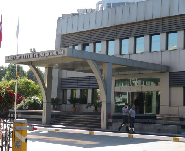 Kadıköy Belediyesi'ne yönelik rüşvet operasyonunda 160 kişi gözaltında! Böyle evlerinden alındılar