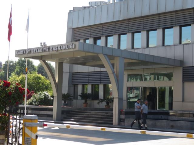 Kadıköy Belediyesi personellerinin evlerine düzenlenen rüşvet operasyonu kamerada