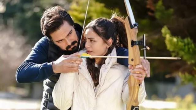 Sıla Türkoğlu başrol olduğu Emanet'te oynamayınca yerine dublörü oynatıldı! Yapım şirketi dava açıyor