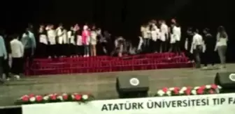 Törende öğrencileri taşıyan platform çöktü, faciadan dönüldü