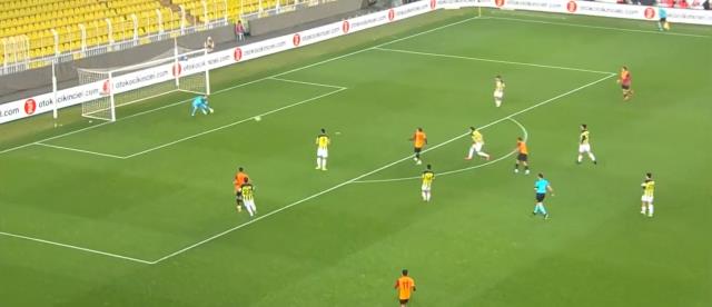 Gençlerin derbisinde kazanan Galatasaray! Herkes Fenerbahçe'nin yediği golü konuşuyor Gençlerin derbisinde kazanan Galatasaray! Herkes Fenerbahçe'nin yediği golü konuşuyor