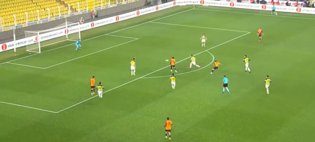 Gençlerin derbisinde kazanan Galatasaray! Herkes Fenerbahçe'nin yediği golü konuşuyor Gençlerin derbisinde kazanan Galatasaray! Herkes Fenerbahçe'nin yediği golü konuşuyor