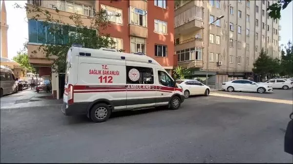 Diyarbakır'da boşanma aşamasında olduğu eşi tarafından bıçaklanan kadın hayatını kaybetti