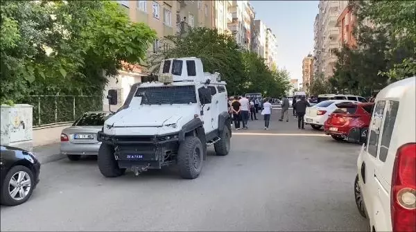 Diyarbakır'da boşanma aşamasında olduğu eşi tarafından bıçaklanan kadın hayatını kaybetti