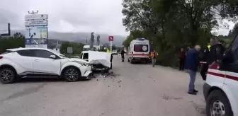 Mudurnu'da iki otomobil çarpıştığı kazada 4 kişi yaralandı