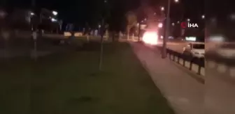 Sahibinin gözü önünde aracı alev alev yandı