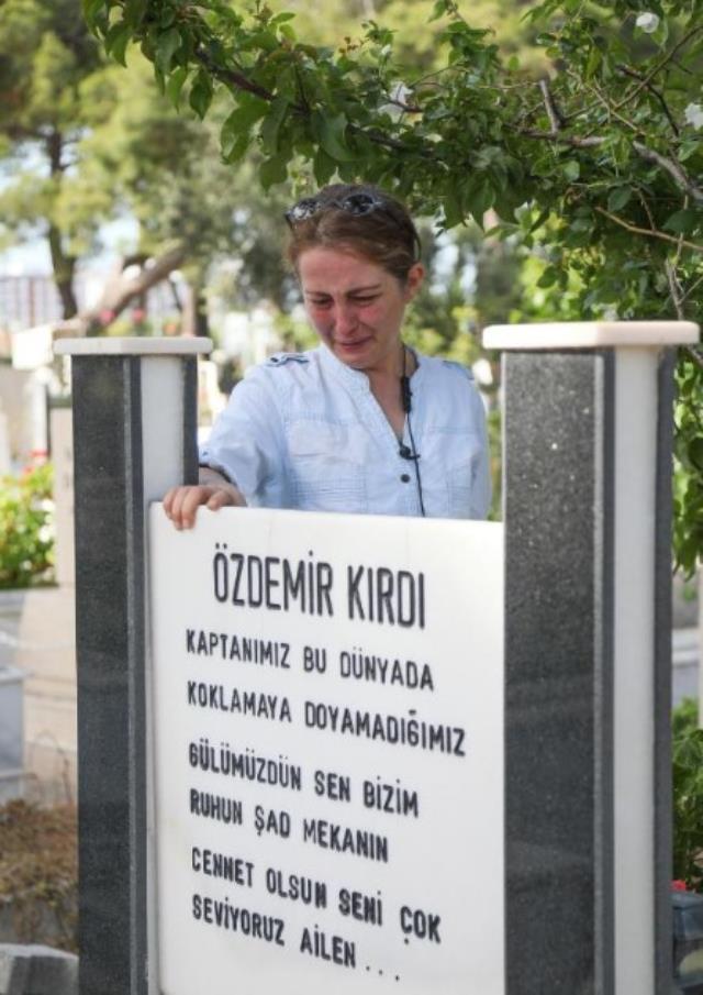 Babasının mezar demirleri çalındı, manzarayı gören evlat hüngür hüngür ağladı Babasının mezar demirleri çalındı, manzarayı gören evlat hüngür hüngür ağladı