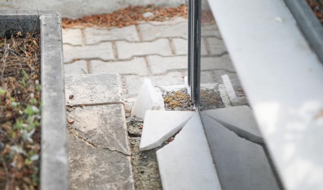 Babasının mezar demirleri çalındı, manzarayı gören evlat hüngür hüngür ağladı Babasının mezar demirleri çalındı, manzarayı gören evlat hüngür hüngür ağladı