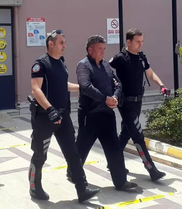 Boşanma aşamasındaki eşini sırtından vurarak öldüren koca tutuklandı Boşanma aşamasındaki eşini sırtından vurarak öldüren koca tutuklandı