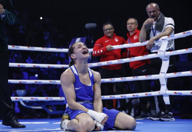 Buse Naz Çakıroğlu, tüm Türkiye'yi duygulandırdı! Ringe çöküp hüngür hüngür ağladı Buse Naz Çakıroğlu, tüm Türkiye'yi duygulandırdı! Ringe çöküp hüngür hüngür ağladı