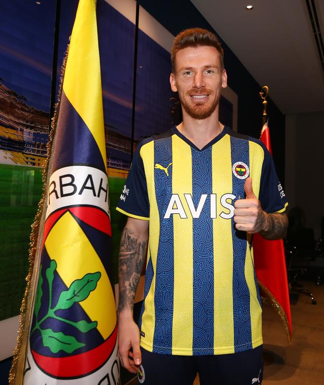 Son Dakika: Fenerbahçe, Serdar Aziz ile 3 yıllık yeni sözleşme imzaladı Son Dakika: Fenerbahçe, Serdar Aziz ile 3 yıllık yeni sözleşme imzaladı