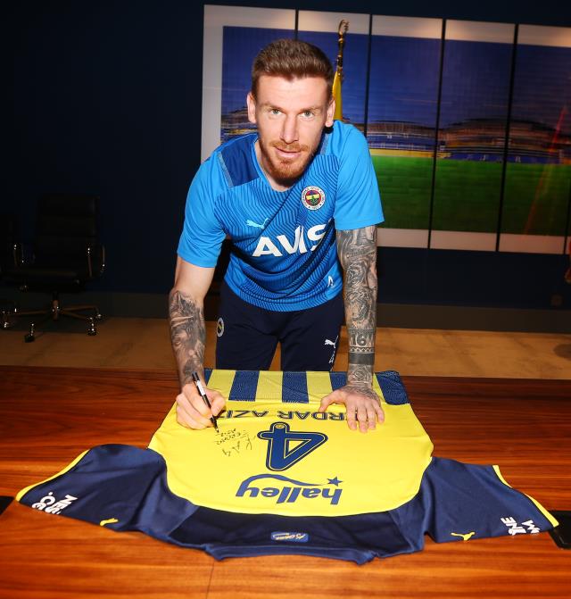 Son Dakika: Fenerbahçe, Serdar Aziz ile 3 yıllık yeni sözleşme imzaladı Son Dakika: Fenerbahçe, Serdar Aziz ile 3 yıllık yeni sözleşme imzaladı