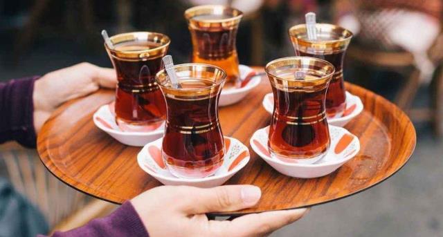 Çaya gelen zam kahvelerde 40 yıllık geleneği sona erdirdi: Artık yancılara kimse bir şey ısmarlamıyor Çaya gelen zam kahvelerde 40 yıllık geleneği sona erdirdi: Artık yancılara kimse bir şey ısmarlamıyor