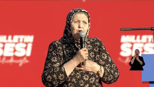 CHP'in İstanbul mitinginden dikkat çeken detay! Kılıçdaroğlu ve İmamoğlu, vatandaşları halkın arasında dinledi CHP'in İstanbul mitinginden dikkat çeken detay! Kılıçdaroğlu ve İmamoğlu, vatandaşları halkın arasında dinledi